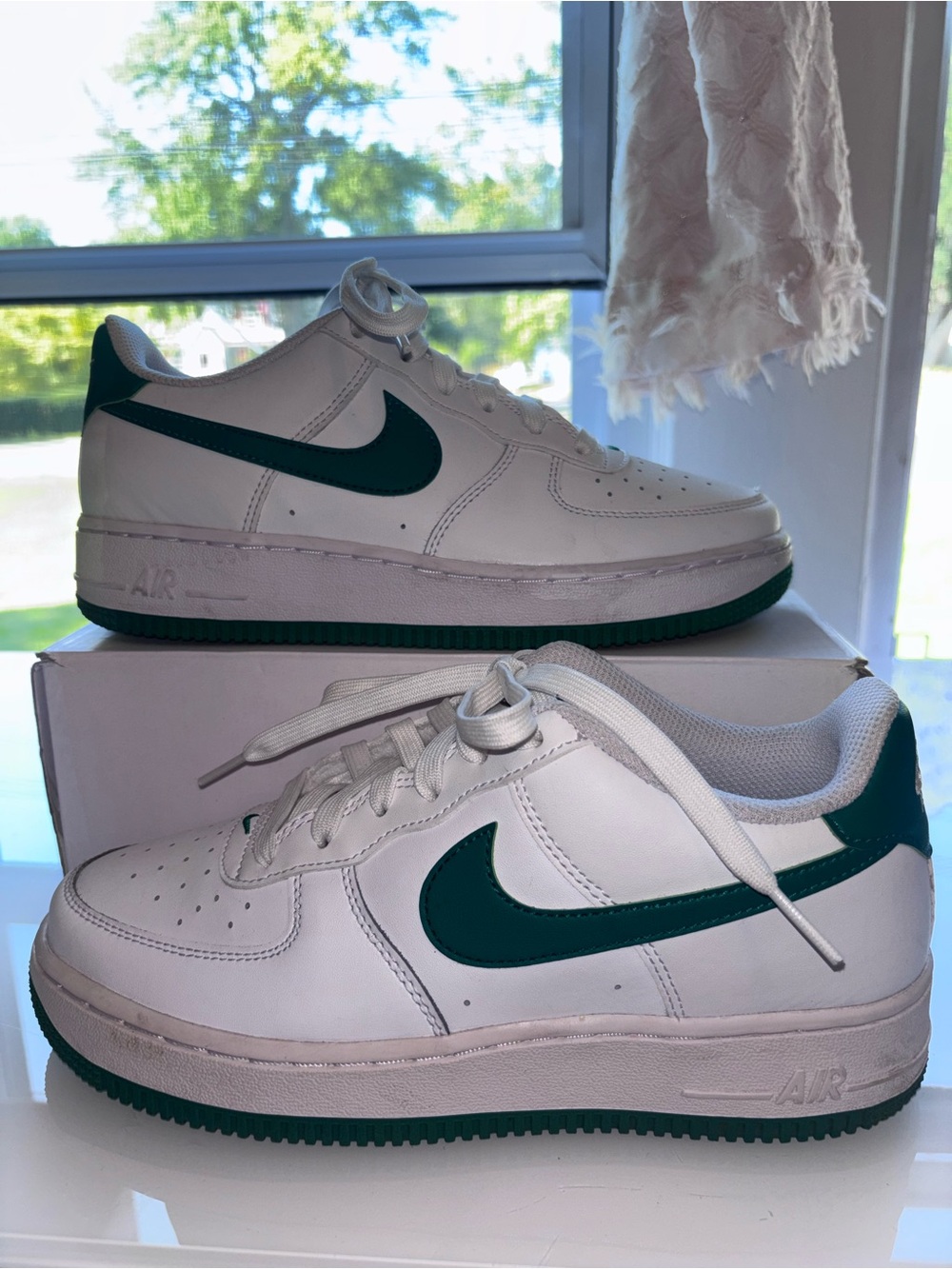 Nike Air Force 1 Low White Green Boys 6Y Sneakers Preowned